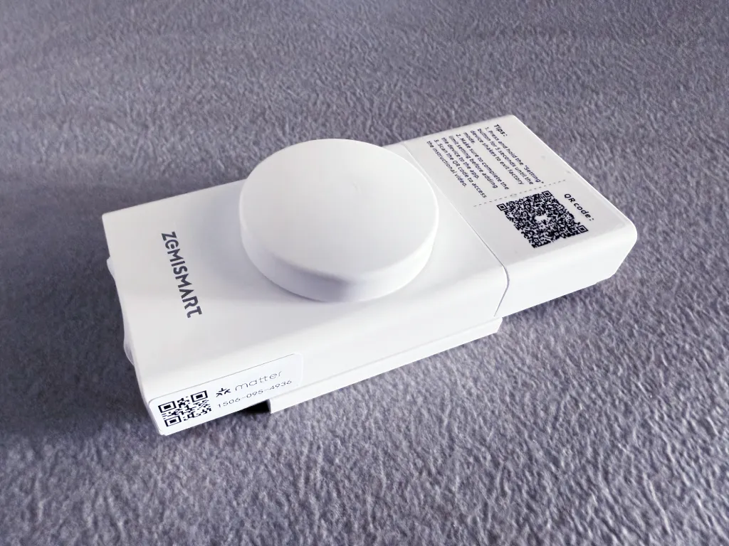 Front angled view of the Zemismart MTP1