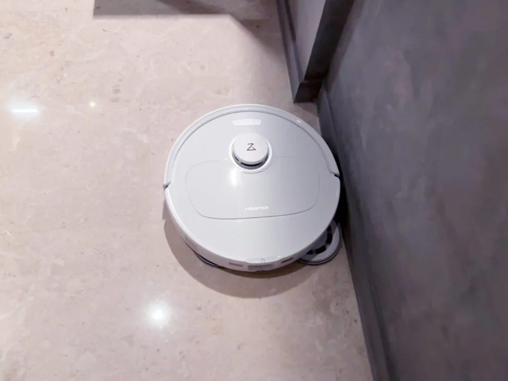 Roborock Qrevo C Pro FlexiArm mop extended along baseboard