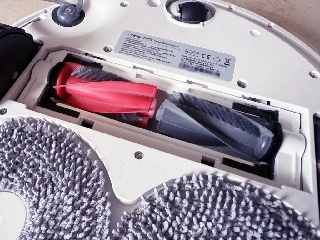 No hair tangles on Roborock Qrevo C Pro's DuoDivide and side brushes