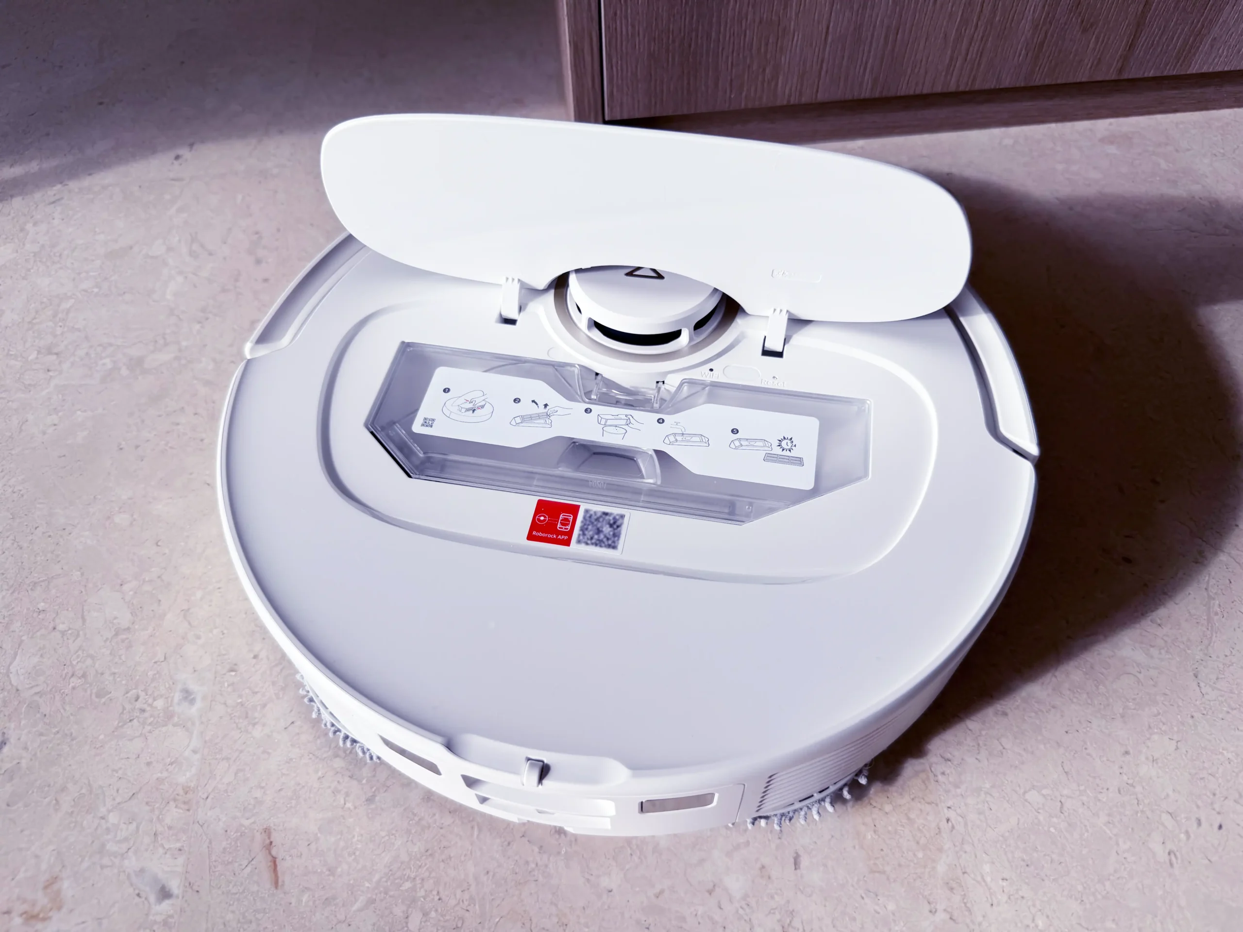 Roborock Qrevo C Pro top cover opened