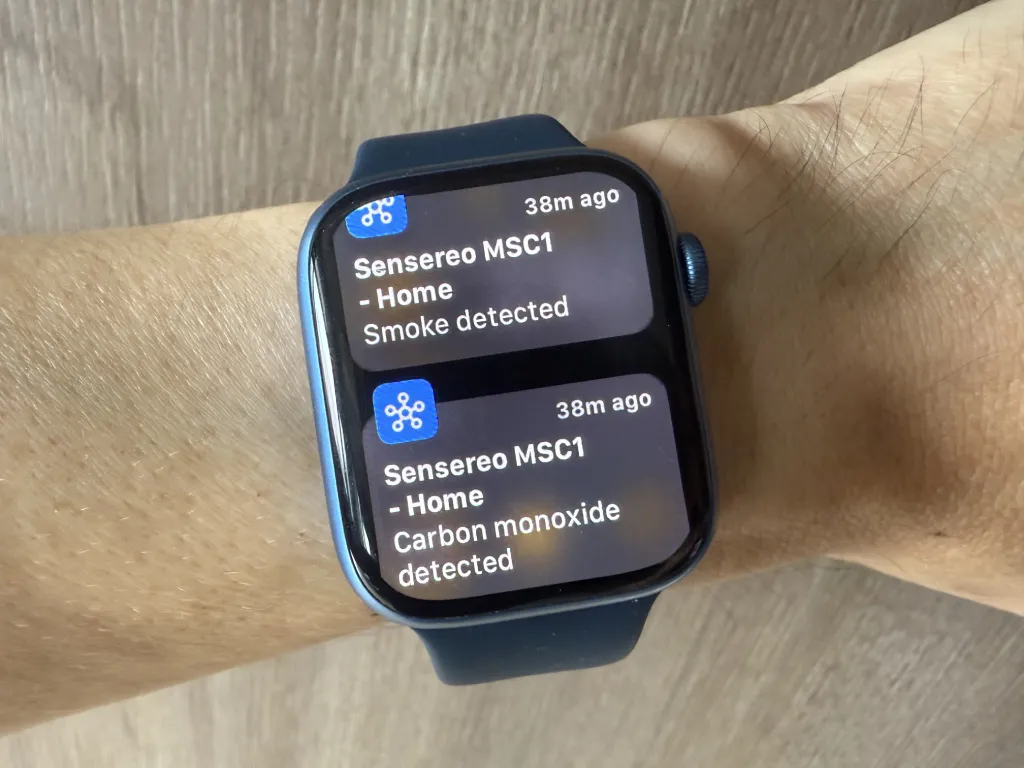 SmartThings smoke and carbon monoxide detection alert on Apple Watch