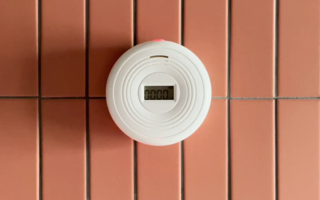 Sensereo MSC-1 flashing LED lights when smoke alarm is triggered