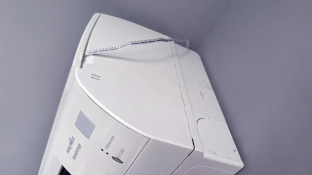 Spacemate module cable running outside a Mitsubishi Electric MSXY air-conditioner