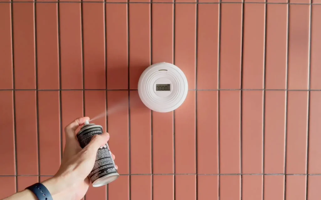 Testing Sensereo MSC-1 Matter Smoke and CO detector with smoke detector tester aerosol (canned smoke)